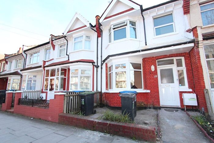 4 Bedroom Terraced House To Rent In Princes Avenue, London, N13