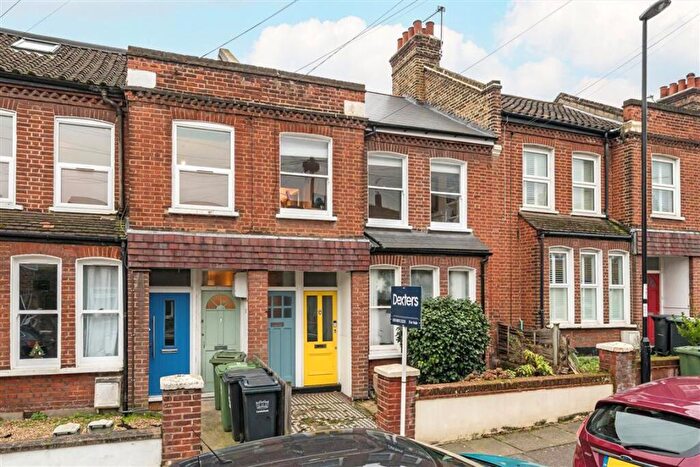 3 Bedroom Maisonette For Sale In Holdenby Road, Brockley, SE4