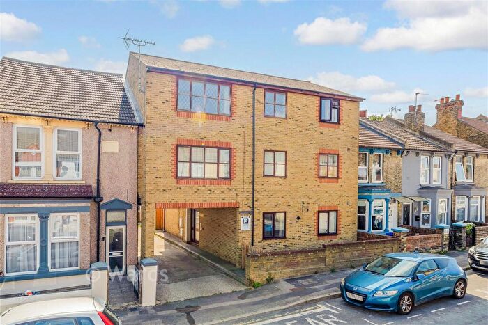 1 Bedroom Flat For Sale In Beresford Road, Upper Gillingham, Kent, ME7