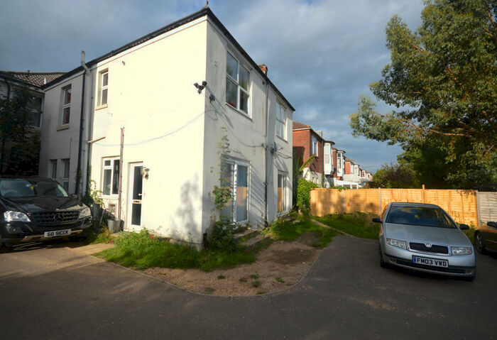 1 Bedroom Flat To Rent In Bitterne Road West, Southampton, SO18