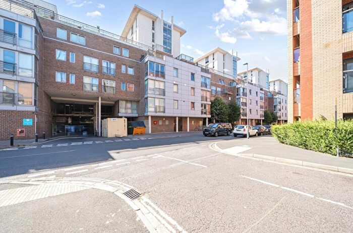 2 Bedroom Flat For Sale In Cross Street, Portsmouth, PO1