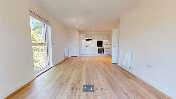 2 Bedroom Apartment To Rent In Luctons Close, Epping Gate, IG10