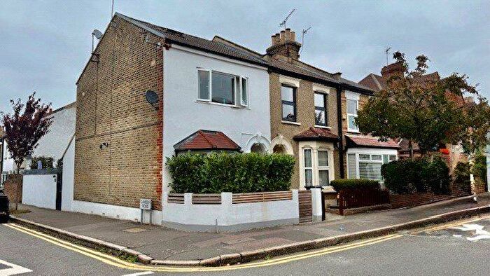 1 Bedroom Flat For Sale In Chester Road, London, E11