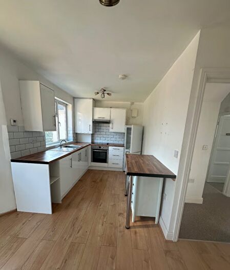 2 Bedroom Flat To Rent In Onslow Gardens, London, E18