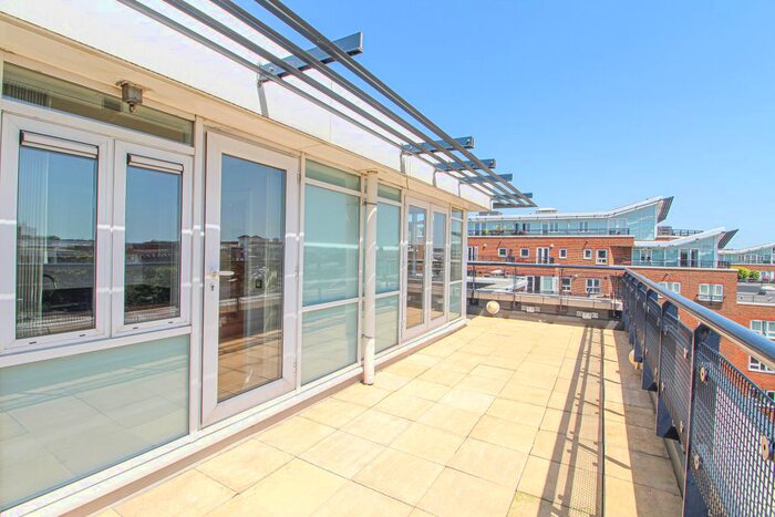 3 Bedroom Flat To Rent In Earlsfield House, Royal Quarters, Kingston Upon Thames KT2