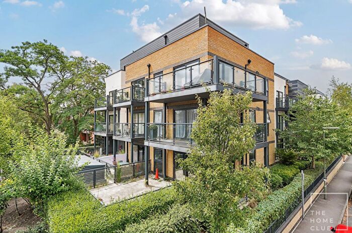 2 Bedroom Flat To Rent In Cricketers Wharf, Wharf Road, GU1