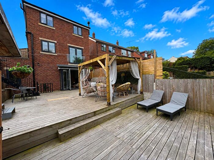 4 Bedroom Detached House For Sale In Cornmill Lane, Liversedge, WF15