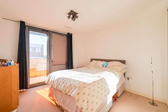 1 Bedroom Flat For Sale In Warton Road, Stratford, London, E15