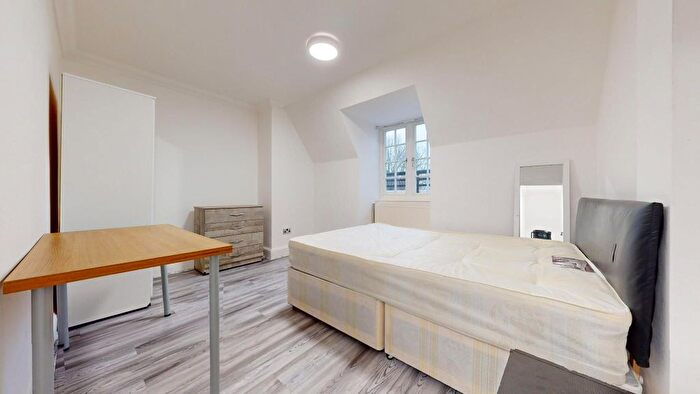 3 Bedroom Flat To Rent In Levita House, Euston, NW1