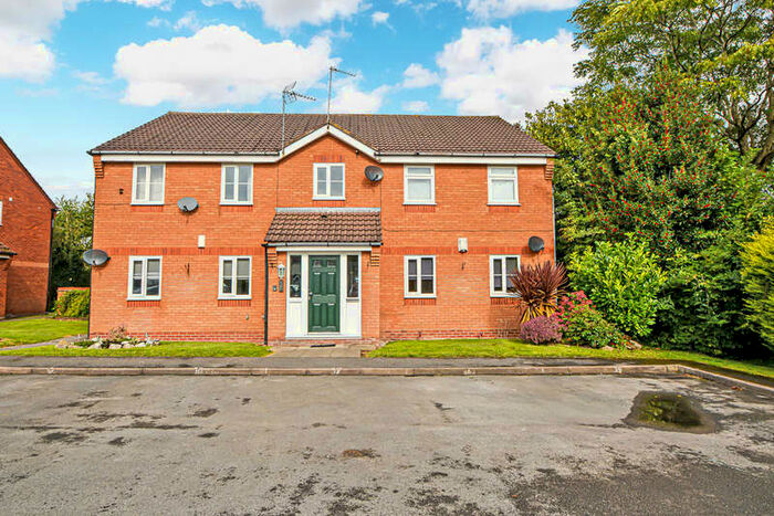 2 Bedroom Ground Flat To Rent In Dean Meadow, Newton-le-willows, WA12