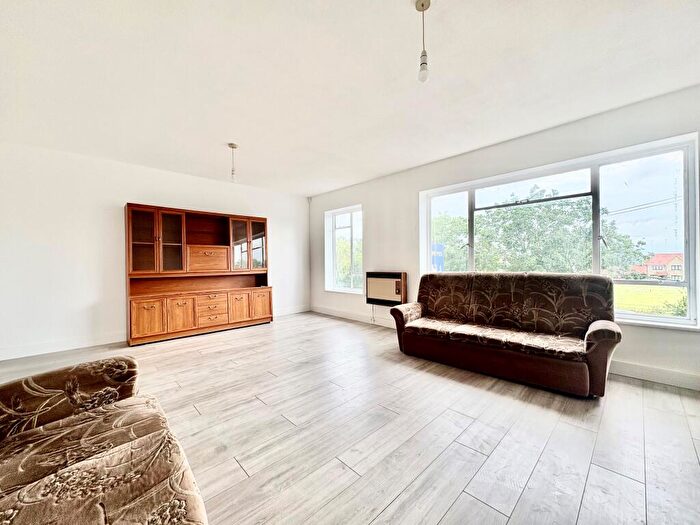 2 Bedroom Apartment To Rent In Newgatestreet Road, Goffs Oak, Waltham Cross, EN7