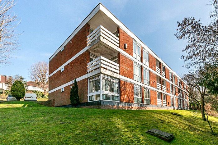 2 Bedroom Apartment For Sale In The Pines, Purley, Surrey, CR8