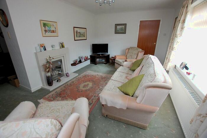 3 Bedroom Detached House For Sale In Hereford Close, Ashton-under-Lyne, Greater Manchester, OL6