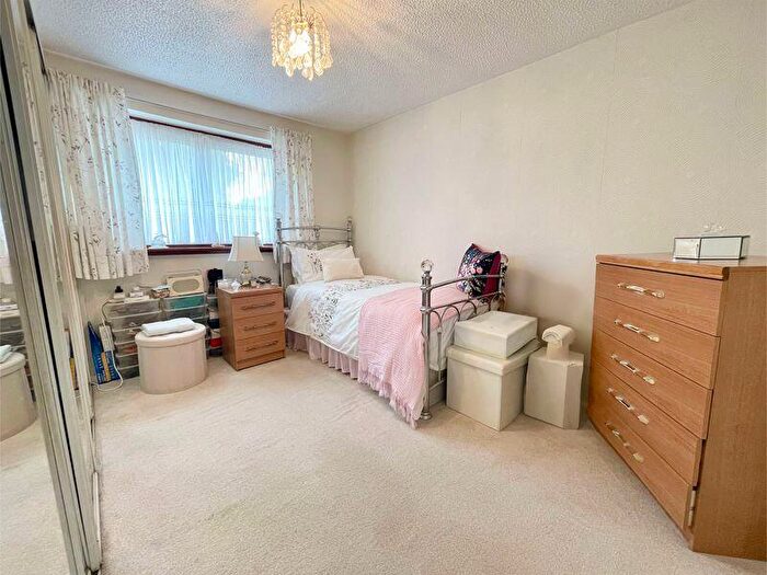 3 Bedroom Terraced House For Sale In Enfield Close, Dunstable, LU5