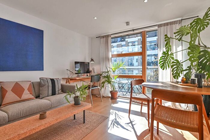 2 Bedroom Flat For Sale In De Beauvoir Crescent, De Beauvoir Town, London, N1