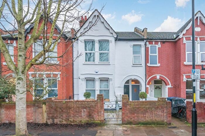 2 Bedroom Flat For Sale In Darwin Road, Northfields, W5