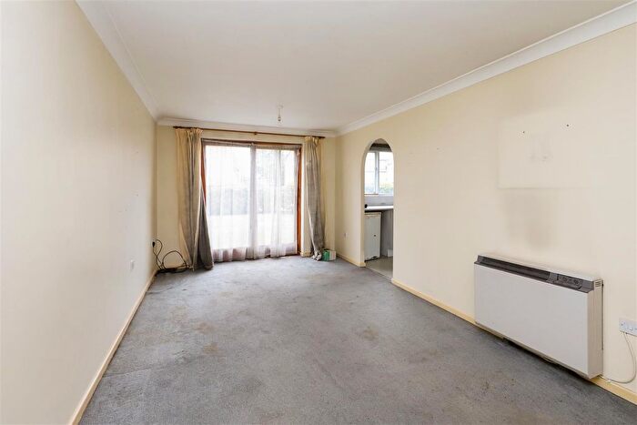 1 Bedroom Flat For Sale In Newcombe Rise, Yiewsley, West Drayton, UB7