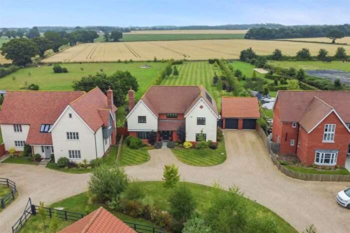 4 Bedroom Detached House For Sale In Glebe Place, Tendring, Clacton-On-Sea, CO16
