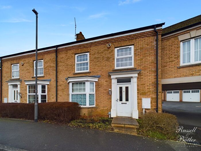 3 Bedroom Terraced House To Rent In Whitehead Way, Buckingham, MK18