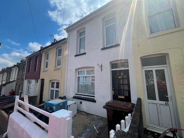 3 Bedroom House To Rent In Gordon Road, Chatham, ME4