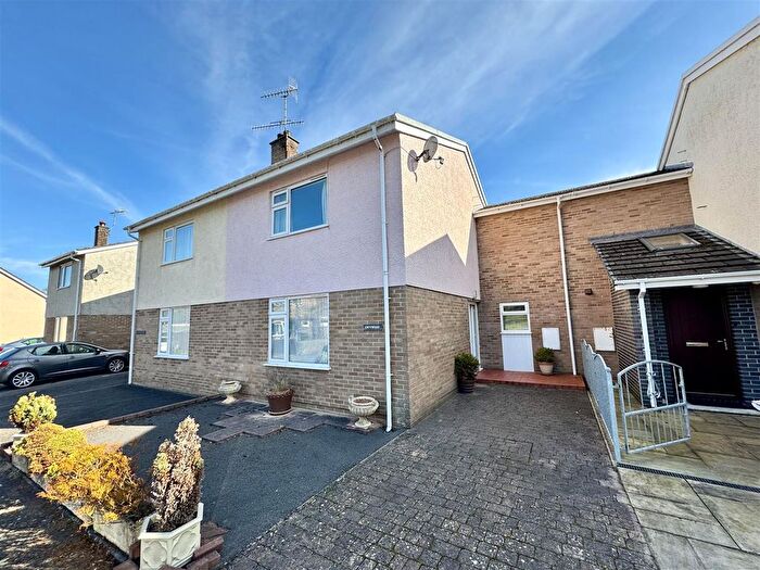 3 Bedroom Semi-Detached House For Sale In Berllan Deg, Aberaeron, SA46