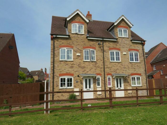 4 Bedroom Town House To Rent In Aldrin Close, Spalding, PE11
