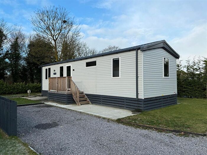 2 Bedroom Park Home For Sale In Feoffee Lane, Barmby Moor, YO42