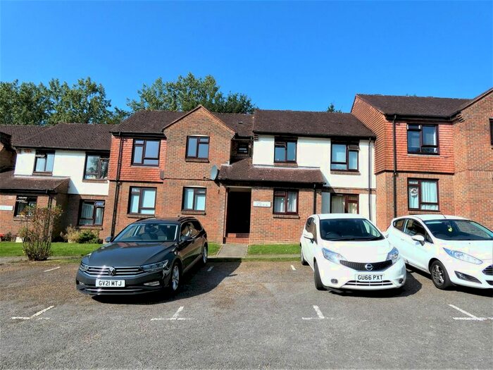 1 Bedroom Flat To Rent In Gorringes Brook, Horsham, RH12