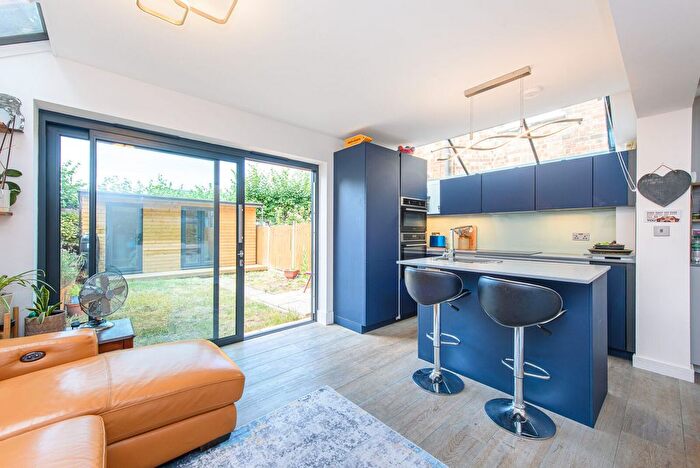 2 Bedroom Maisonette For Sale In Grange Avenue, Woodside Park, London, N12