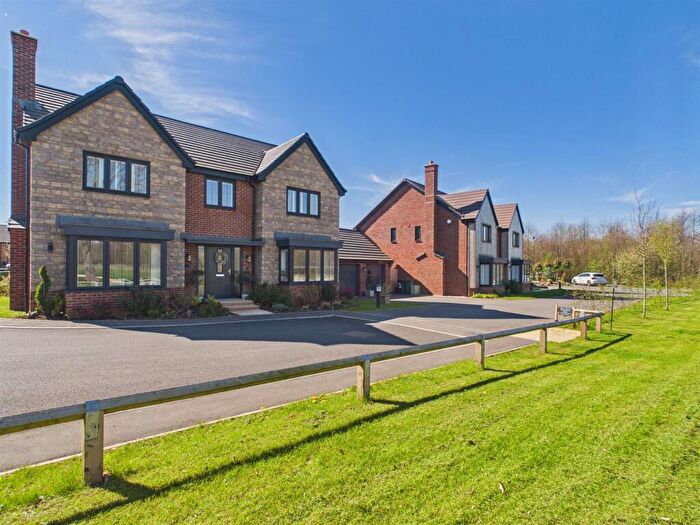 5 Bedroom Detached House For Sale In Brettingham Drive, Kedleston Grange, Allestree, DE22