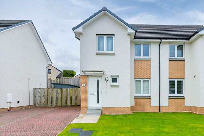 3 Bedroom Semi-Detached House For Sale In The Glebe, Inverkip, PA16