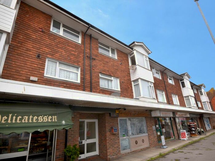 2 Bedroom Flat To Rent In Cooden Sea Road, Bexhill-On-Sea, TN39