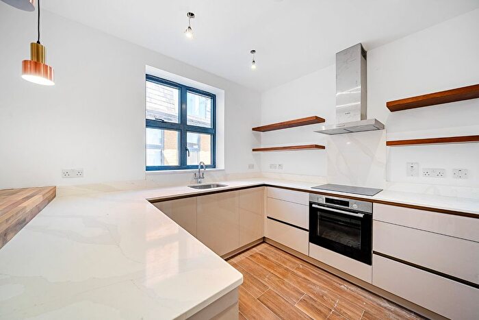 2 Bedroom Flat To Rent In Freshford Street, London, SW18