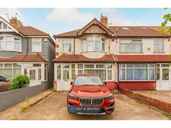 3 Bedroom Terraced House To Rent In Mitcham Road, Croydon, CR0