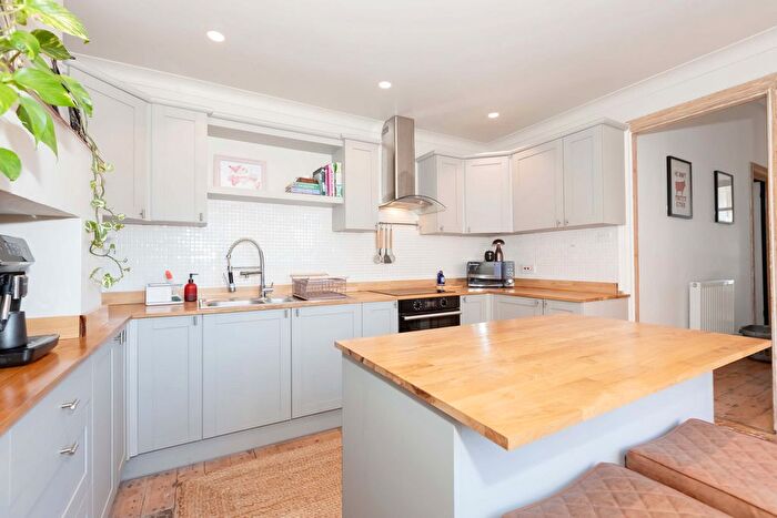 1 Bedroom Flat For Sale In Brighton Road, Lancing, BN15