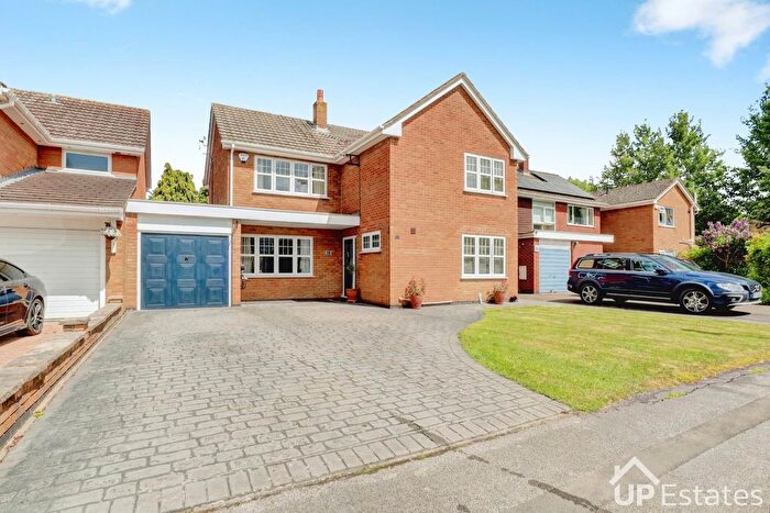 4 Bedroom Link Detached House For Sale In Staines Close, Nuneaton, CV11
