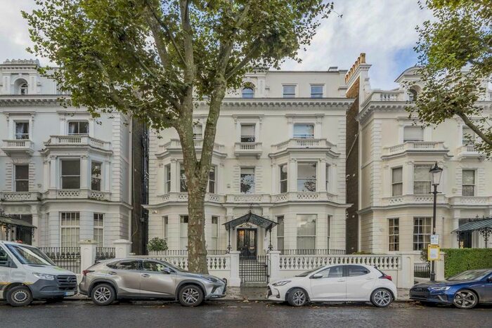 3 Bedroom Flat To Rent In Holland Park, London, W11