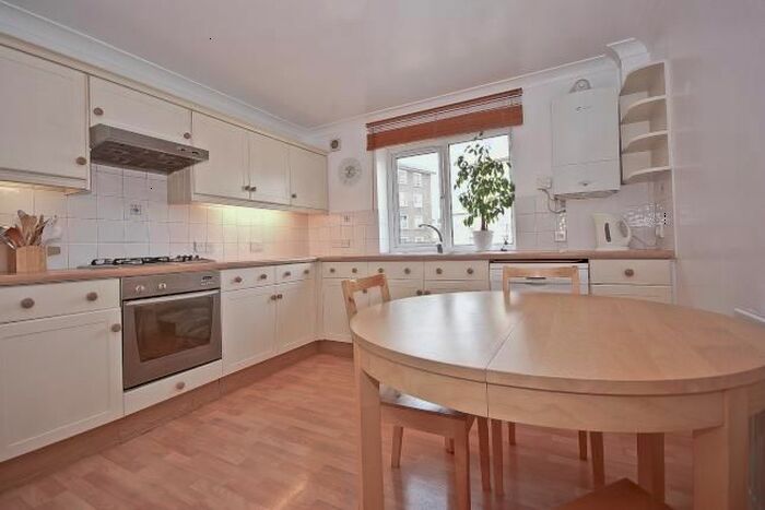 2 Bedroom Flat To Rent In Ethnard Road, Bermondsey, SE15