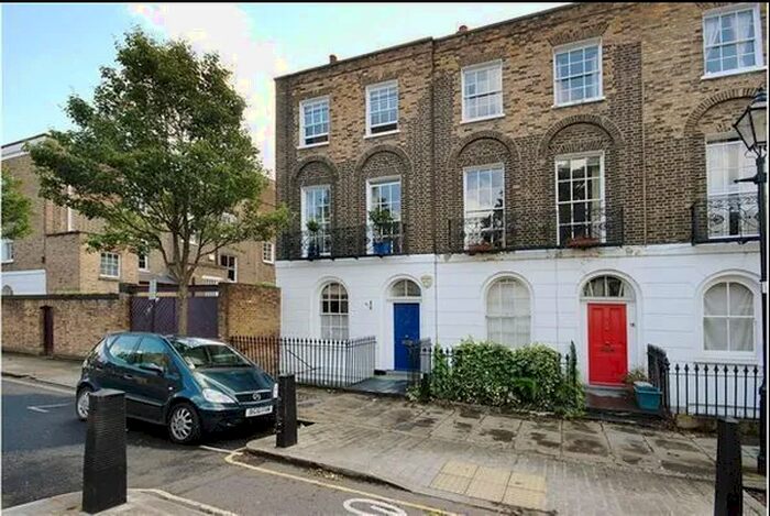 3 Bedroom Apartment To Rent In Amwell Street, London, EC1R