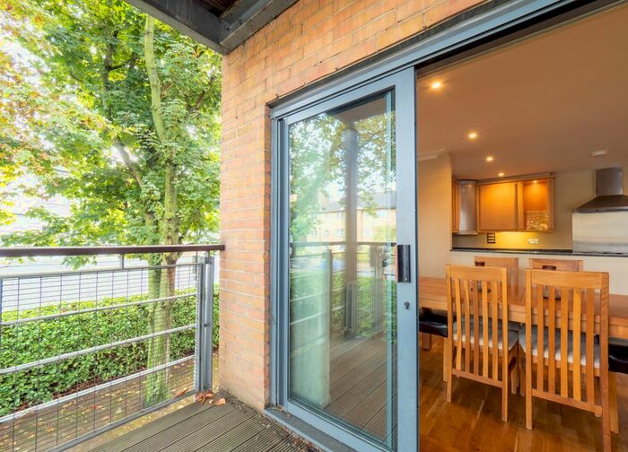 2 Bedroom Flat To Rent In Goldhawk Road, London, W6