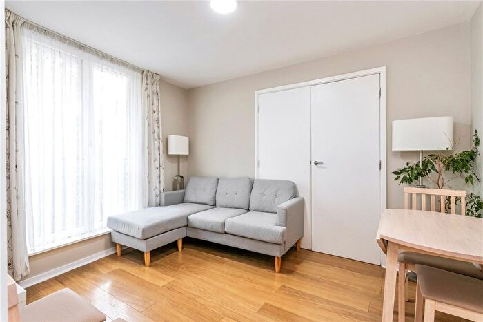 4 Bedroom Flat To Rent In Brand Close, Seven Sisters Road, London, N4