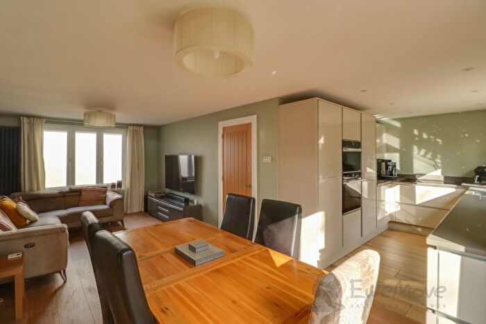 3 Bedroom Terraced House For Sale In Dolphin Close, WR2