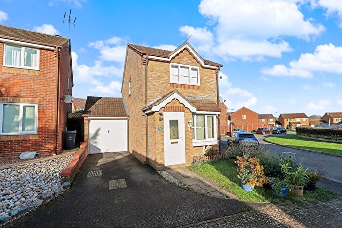 2 Bedroom Detached House For Sale In Boxfield Green, Stevenage, Hertfordshire, SG2