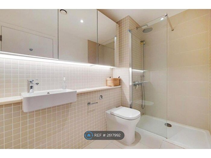 2 Bedroom Flat To Rent In Cobalt Place, London, SW11