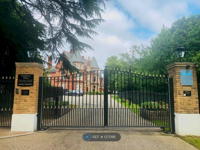 2 Bedroom Flat To Rent In Arlington House, Woodford Green, IG8