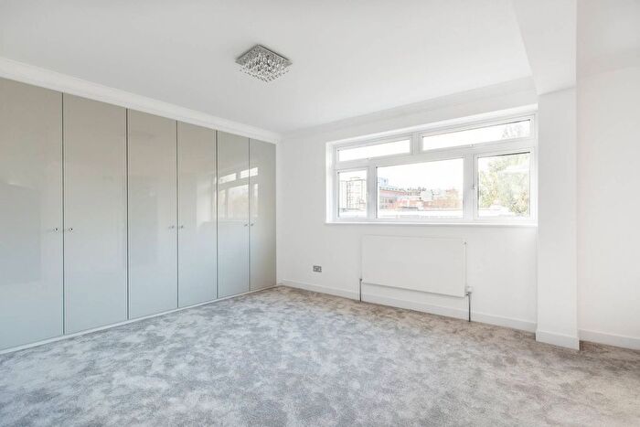 3 Bedroom Flat For Sale In Strangways Terrace, Holland Park, London, W14