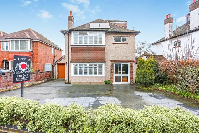 4 Bedroom Detached House For Sale In Link Lane, Wallington, SM6