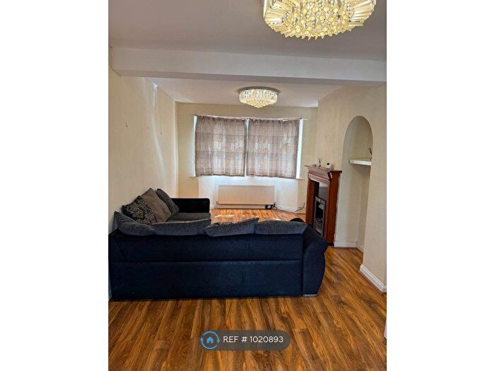 3 Bedroom Terraced House To Rent In Buckhurst Avenue, Carshalton, SM5