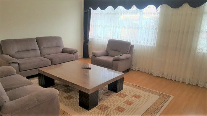 3 Bedroom Maisonette To Rent In Beale Close, Palmers Green, N13