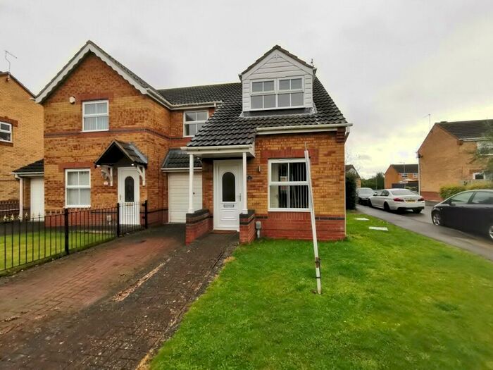 3 Bedroom Semi-Detached House To Rent In Bowmont Way, Kingswood, Hull, East Yorkshire, HU7